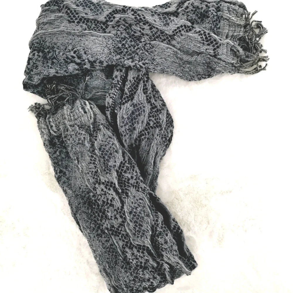 Ahujasons India Women’s O/S Black Gray Scarf - Picture 9 of 9